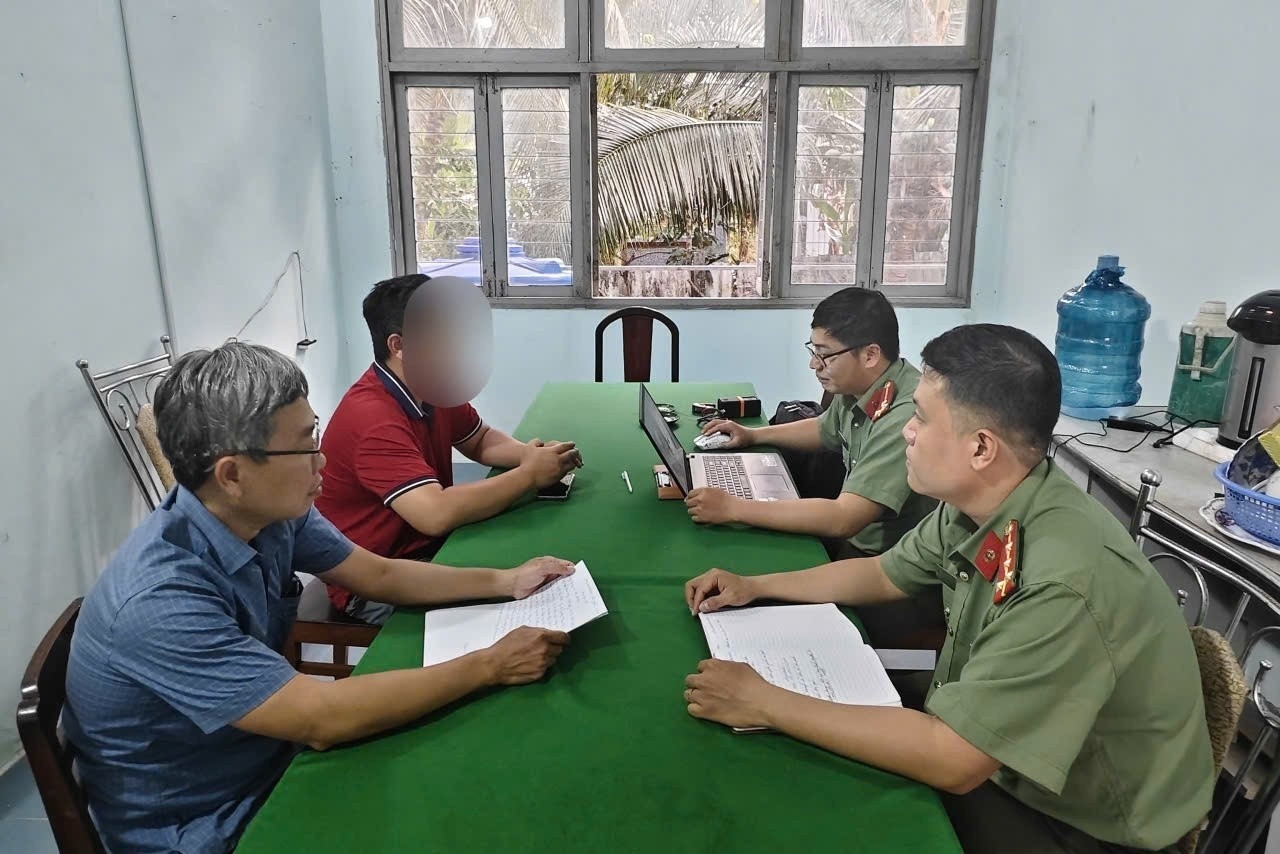 Xu ly nhieu doi tuong xuc pham luc luong cong an hinh anh