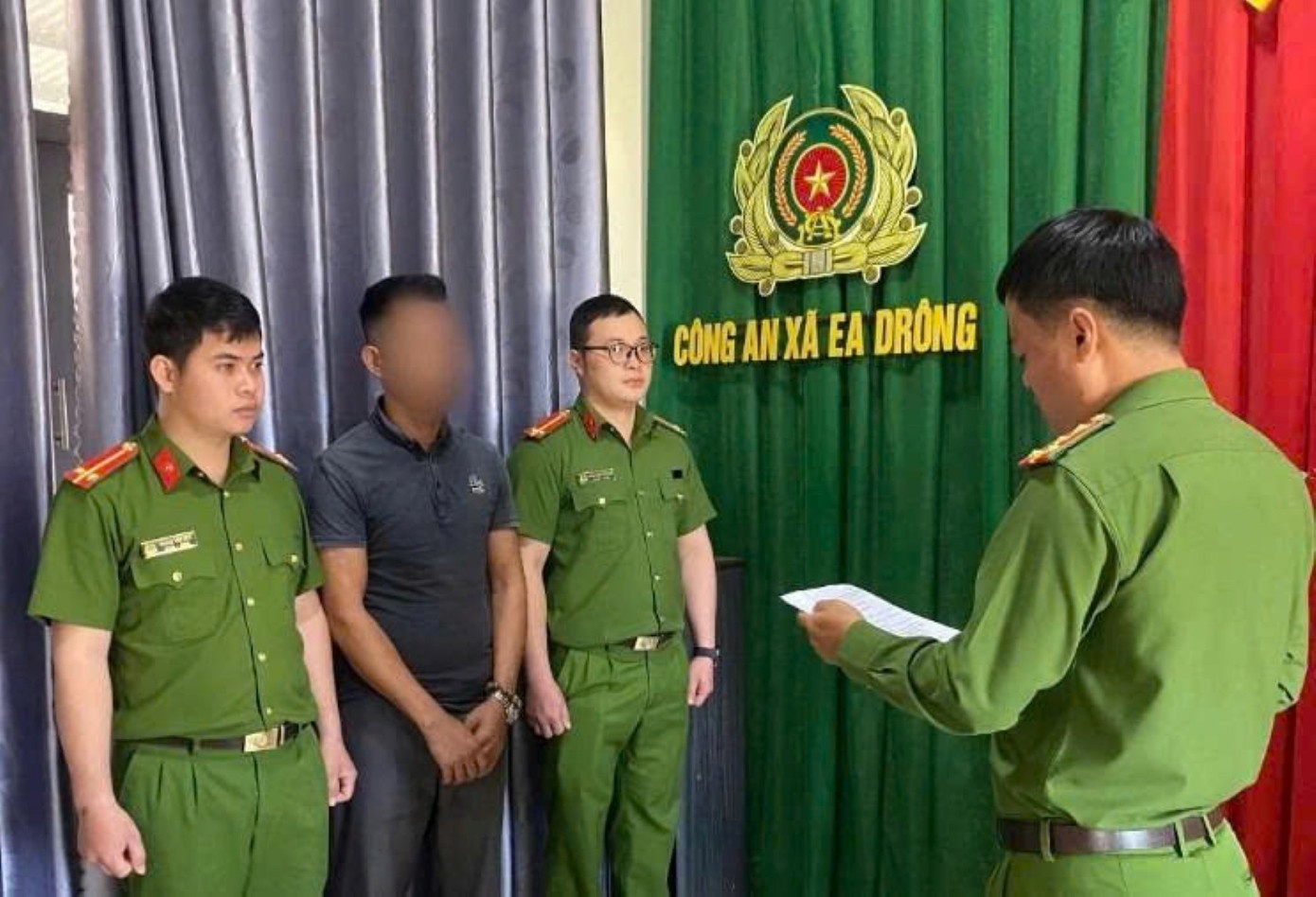 Nguoi dan ong,  Tung anh nhay cam anh 1