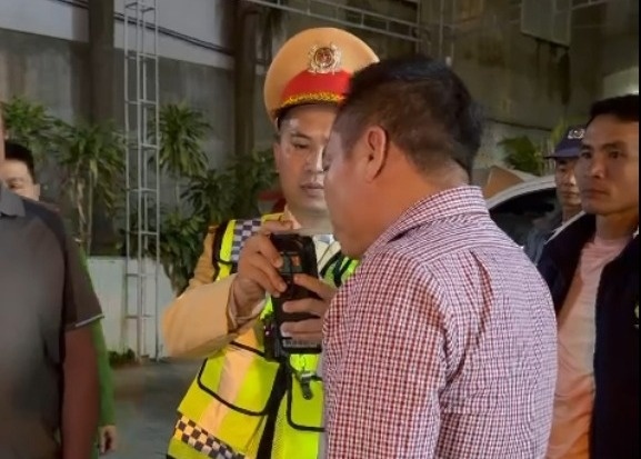 Phat 35 trieu dong nguoi dan ong vi pham nong do con hinh anh