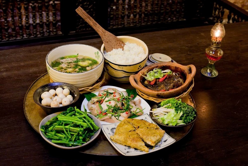 The le cuoc thi viet chu de 'Bua com gia dinh am ap yeu thuong' hinh anh