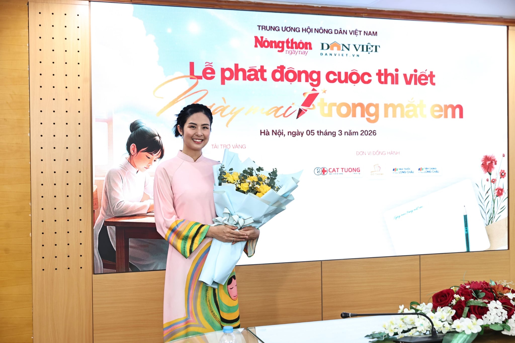 Hoa hau Ngoc Han anh 1