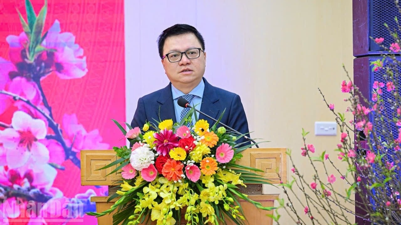 Giao ban bao chi anh 3