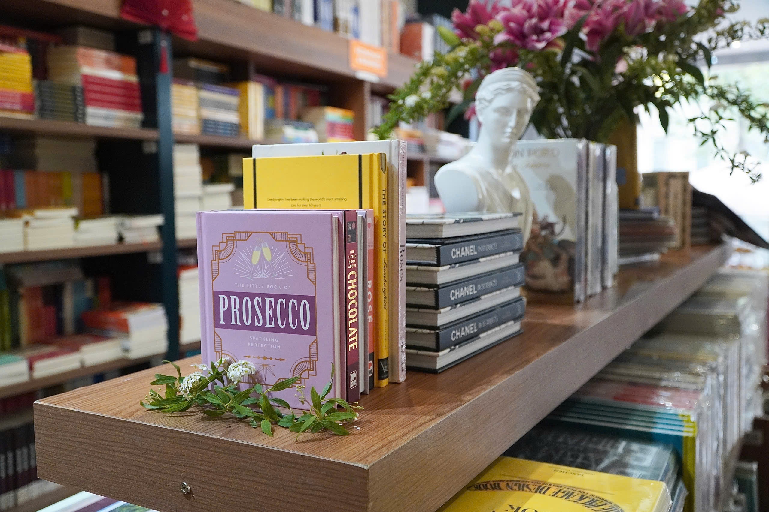 Them khong gian cho nguoi yeu sach ngoai van tai Ha Noi hinh anh