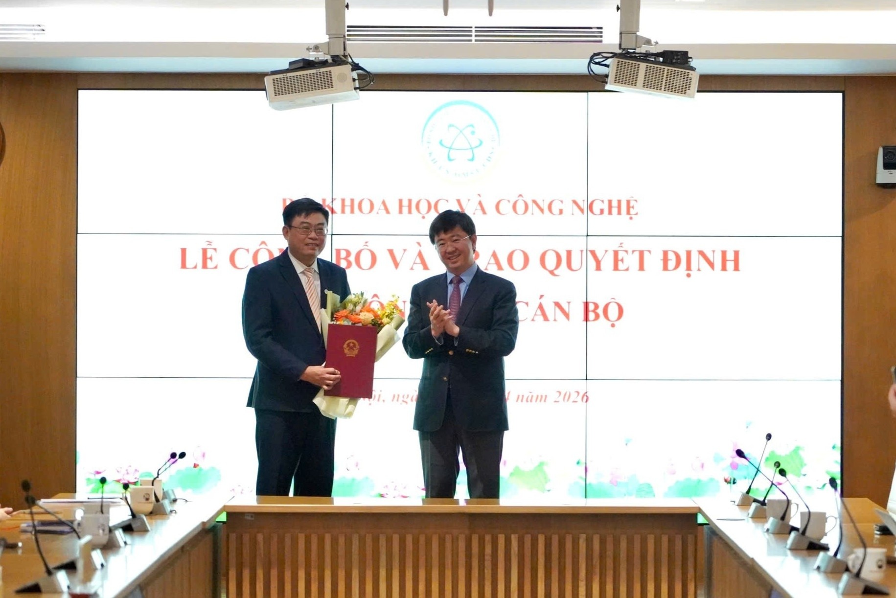 Bo nhiem lai Giam doc NXB Khoa hoc - Cong nghe - Truyen thong hinh anh