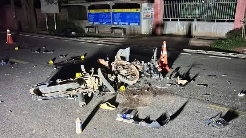 Xe may dam xe may, 4 nguoi tu vong hinh anh