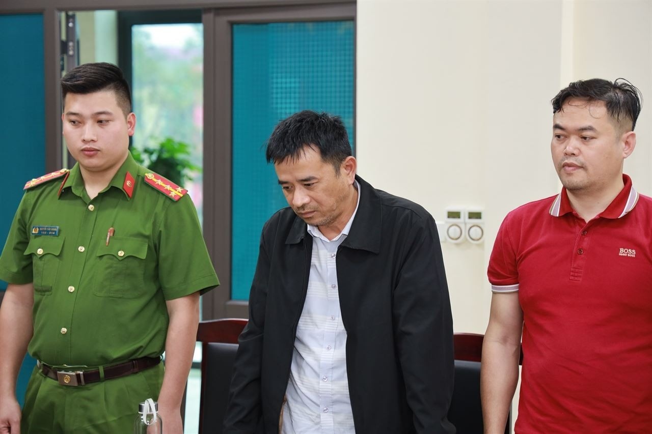 Khoi to cuu Chi huy truong cong trinh ve toi tham o tai san hinh anh