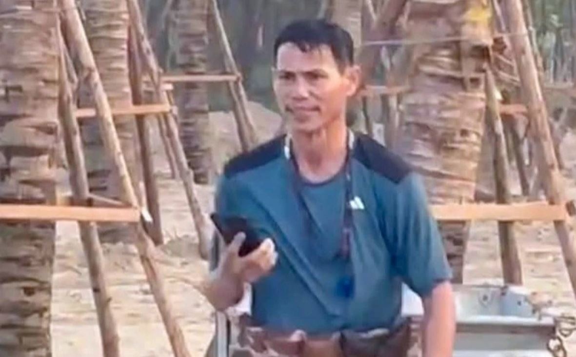 Lao minh giua song lon cuu du khach bi chuot rut o Cua Lo hinh anh