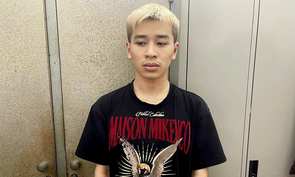 Nam sinh trom vang ban lay tien mua iPhone 17 Pro Max tang ban gai hinh anh