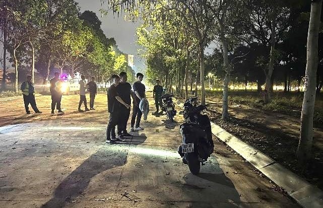 Nhom doi tuong sam bo dam, gia cong an di xu ly vi pham giao thong hinh anh