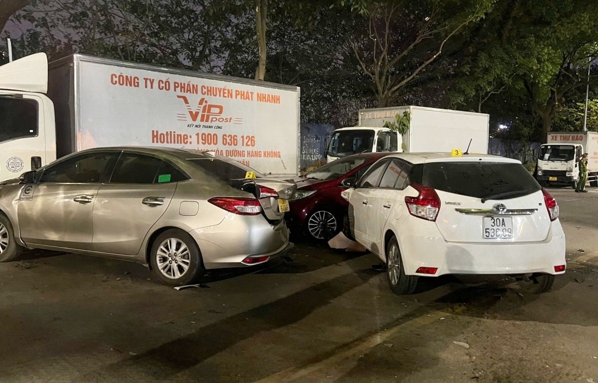 Giam doc Cong an TP Ha Noi chi dao xu ly nghiem vu tai nan lien hoan hinh anh