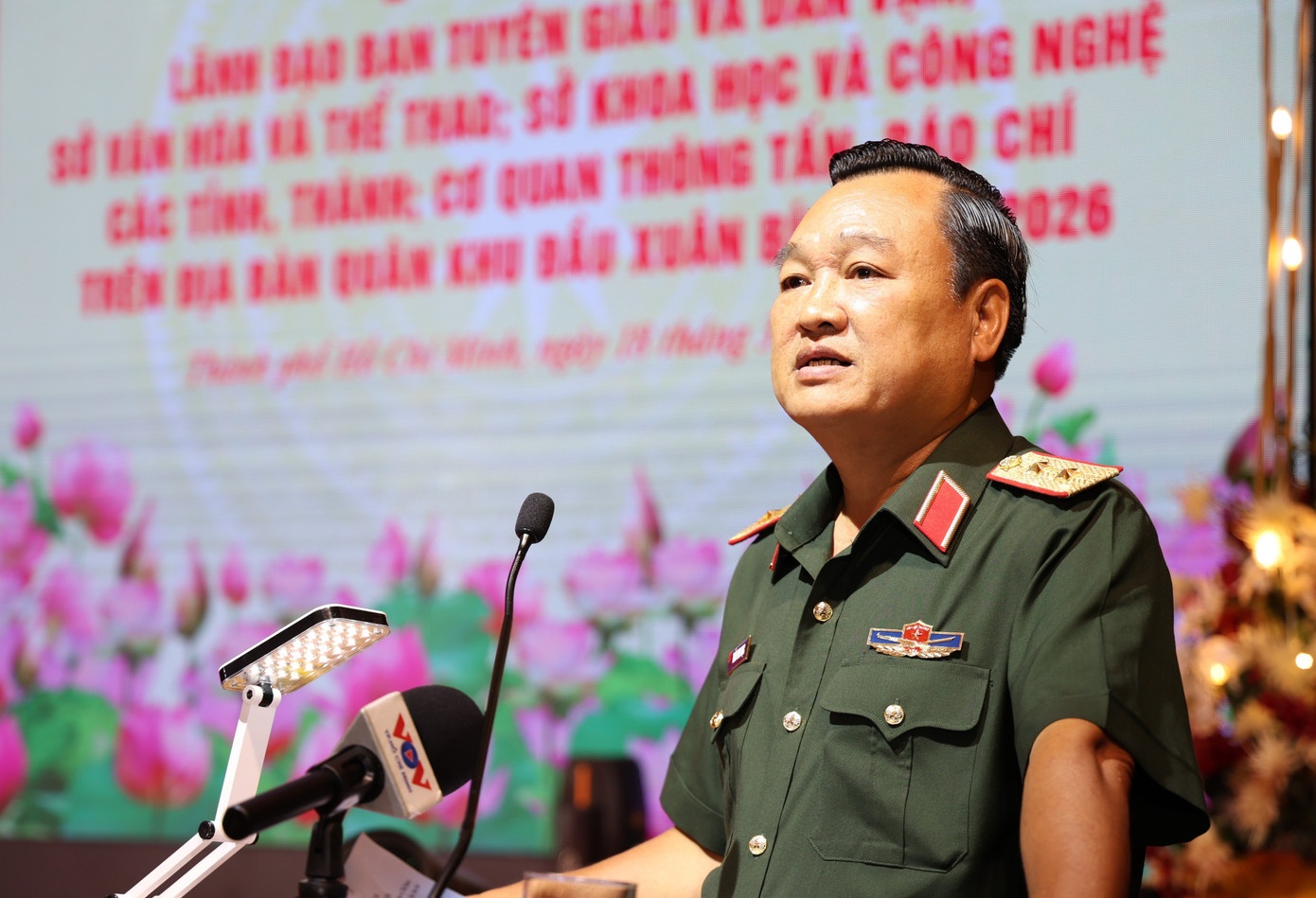 Hon 14.000 can bo, chien si Quan khu 7 duoc thang quan ham, nang luong hinh anh