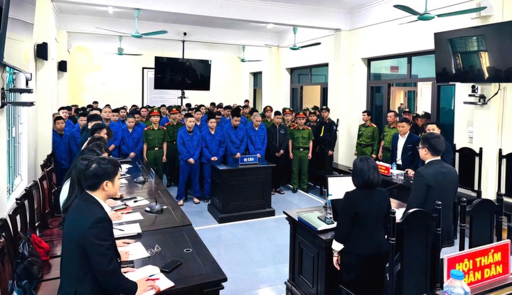 62 thanh thieu nien linh an sau man ruot duoi tren duong pho Ninh Binh hinh anh