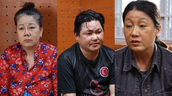 Bat giu nhom nguoi dan canh chen lan giat day chuyen cua du khach hinh anh