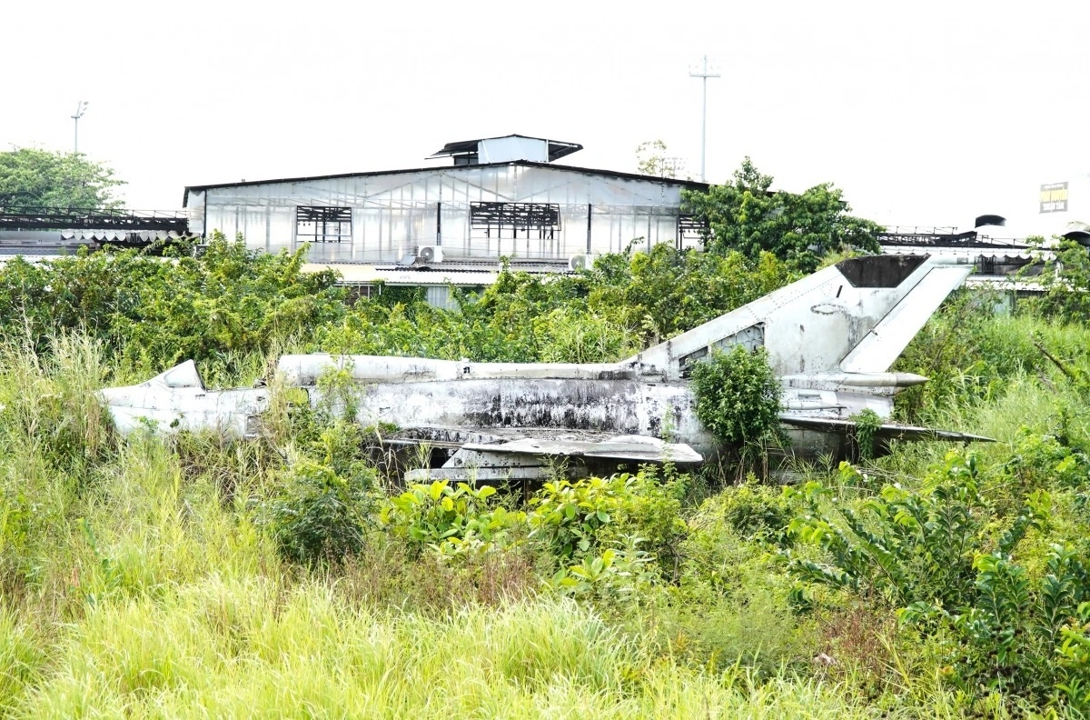 Mot may bay chien dau MiG-21 bo khong o Ca Mau hinh anh