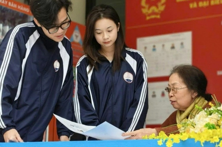 Gen Z lan dau cam the cu tri hinh anh