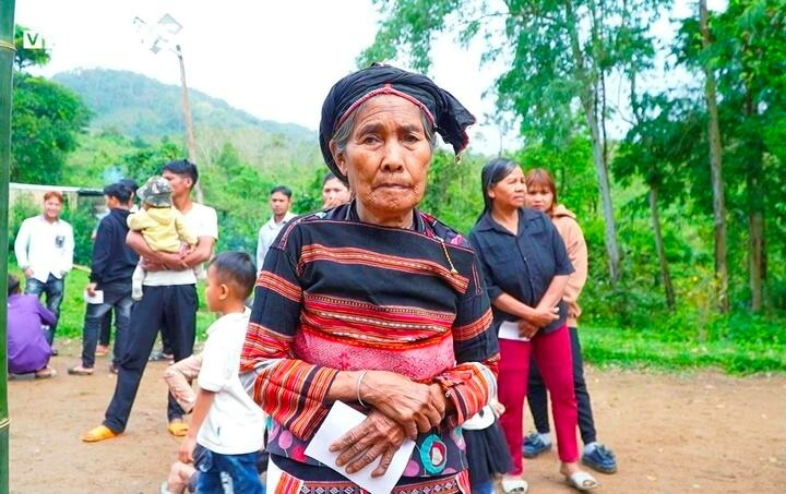 Bau cu som o ngoi lang biet lap giua nui rung Gia Lai hinh anh