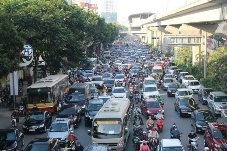 Sap dung rao chan tren duong Nguyen Trai de thi cong du an chong ngap hinh anh
