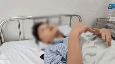 Loi ke nam sinh bi nhom doi tuong di oto ngo ngao chan danh hinh anh