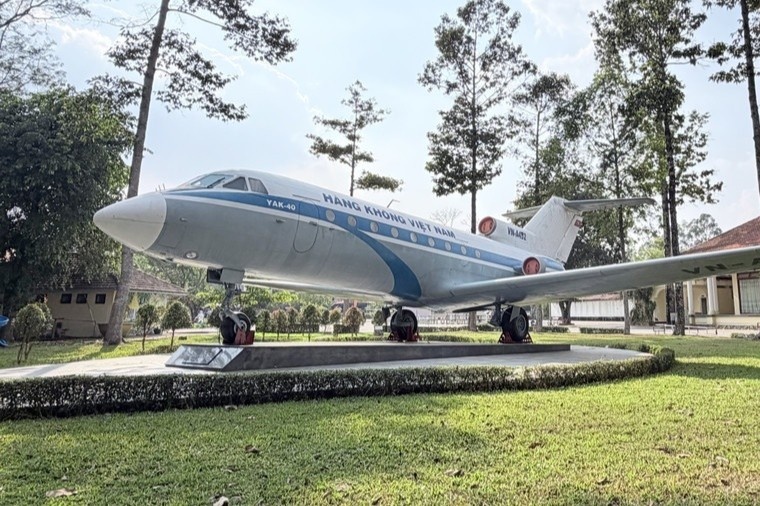 May bay Yak-40 tung phuc vu Chu tich Ton Duc Thang o An Giang hinh anh