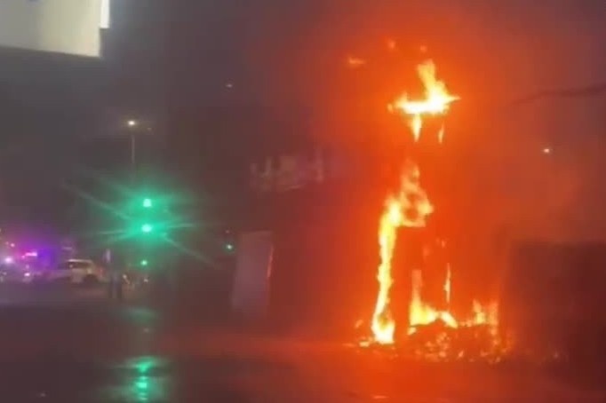 Chay tru dien gio cao diem, giao thong un u o TP.HCM hinh anh