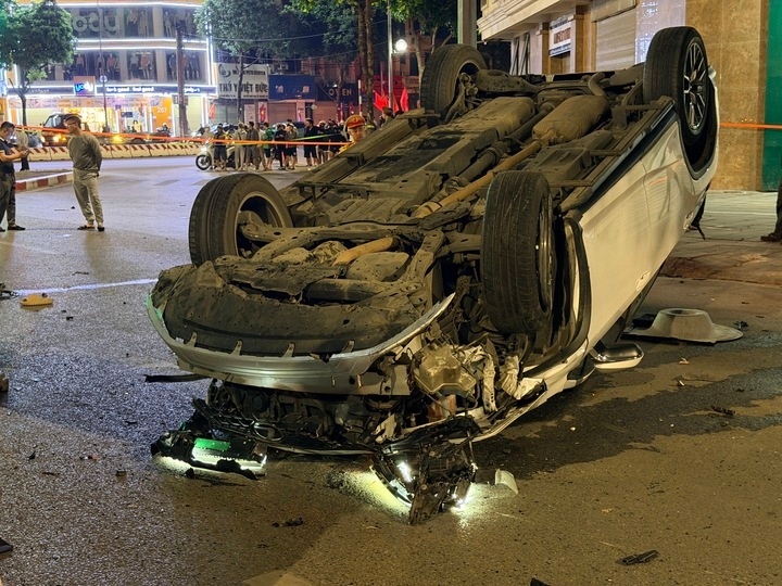 tai xe oto Lexus anh 1