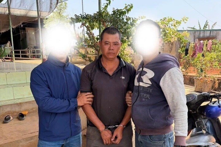 Bi truy na, ke dieu hanh khai thac vang trai phep tron di lam ray thue hinh anh