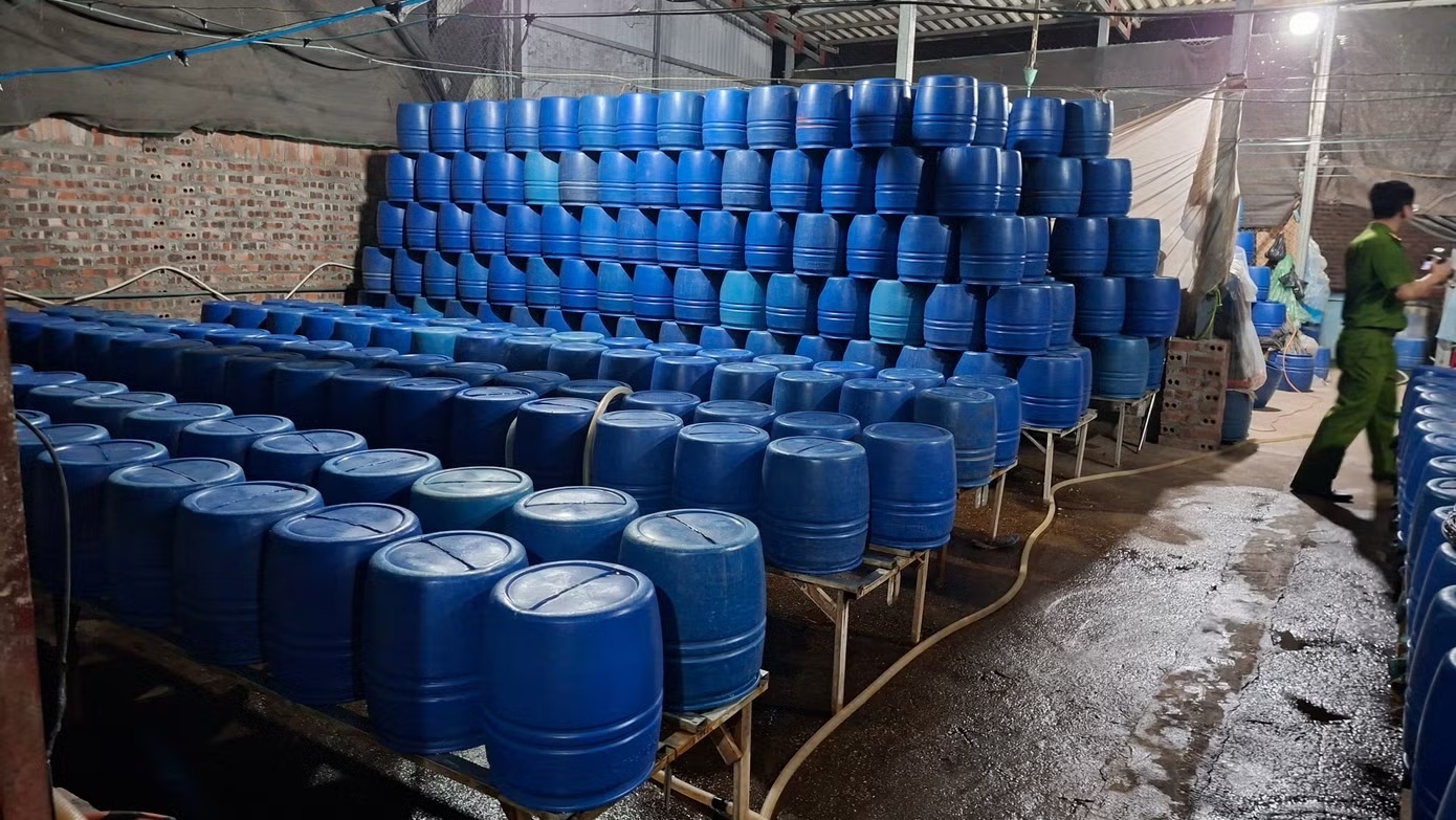 Dung chat doc co the gay chet nguoi de san xuat hon 500 tan gia do hinh anh