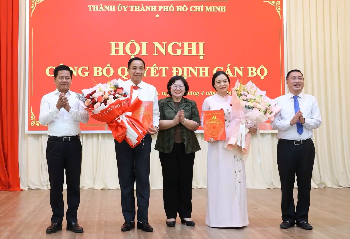 Thanh uy TP.HCM dieu dong hai nhan su chu chot hinh anh