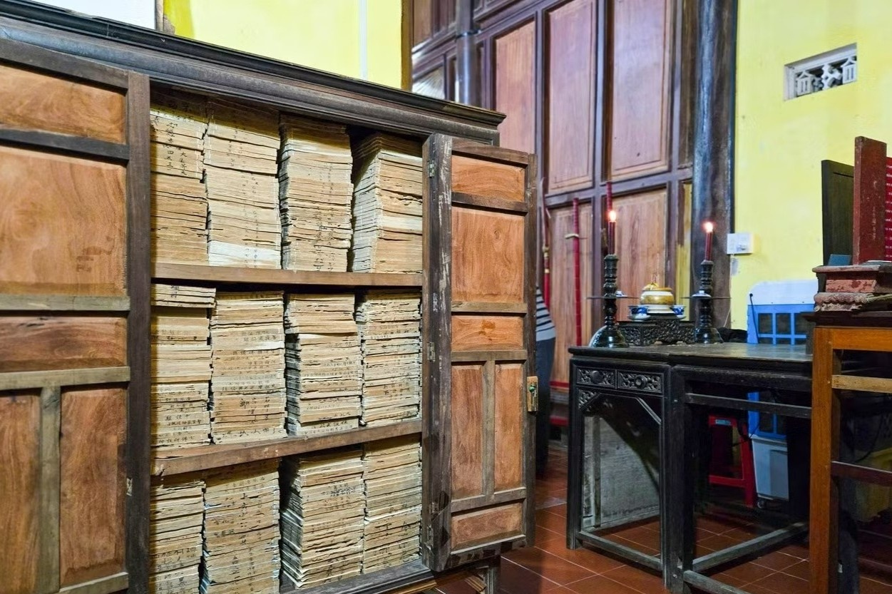 Di san doc nhat vo nhi trong ngoi chua hon 300 tuoi hinh anh