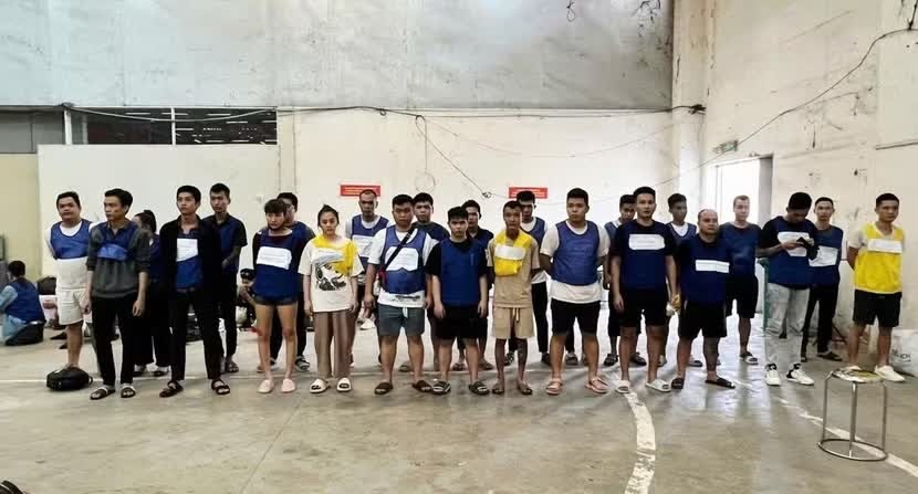 Mat hieu quai dan,  Duong day lua dao anh 1