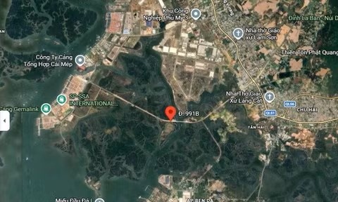 Cha tu vong trong lan, con trai bi thuong nam guc ben duong hinh anh