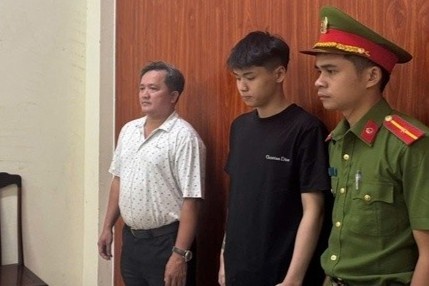 Bat ga thanh nien lieu linh tong xe vao luc luong cong an hinh anh