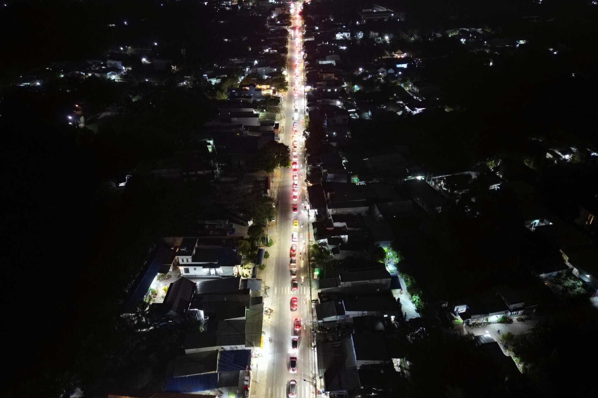 Un tac den khuya o pha Cat Lai TP.HCM hinh anh