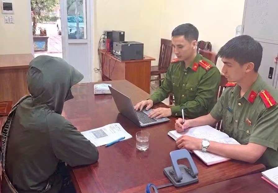 Xu phat chu tai khoan Facebook tung tin 'ca lang bi thu hoi dat' hinh anh