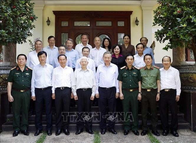 Tong Bi thu, Chu tich nuoc tham nguyen lanh dao, Me Viet Nam anh hung hinh anh