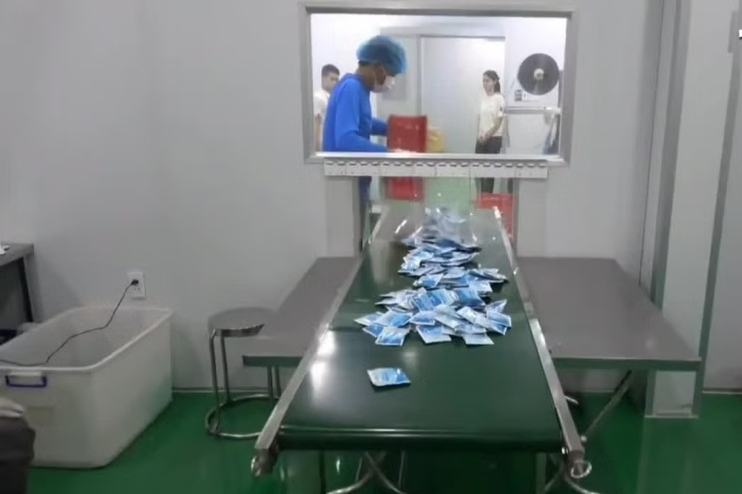 Bat cap vo chong san xuat thuc pham giam can chua chat cam hinh anh