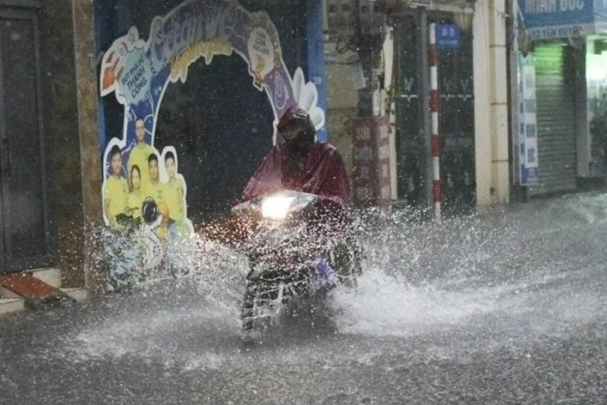 Thoi tiet ngay 27/4: Bac Bo mua rao, Ha Noi co noi mua to hinh anh