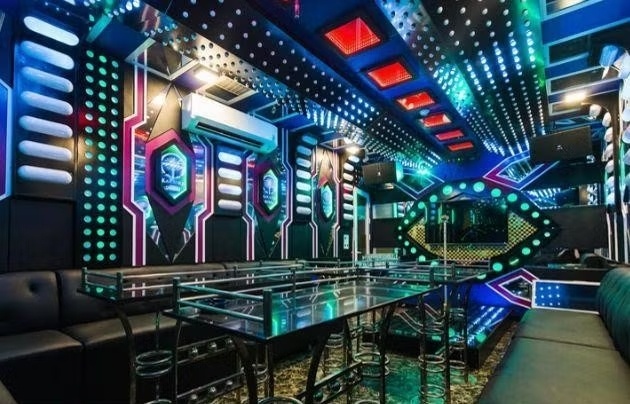 Ha Noi: Cam karaoke va cafe giai tri 'hat cho nhau nghe' khong phep hinh anh