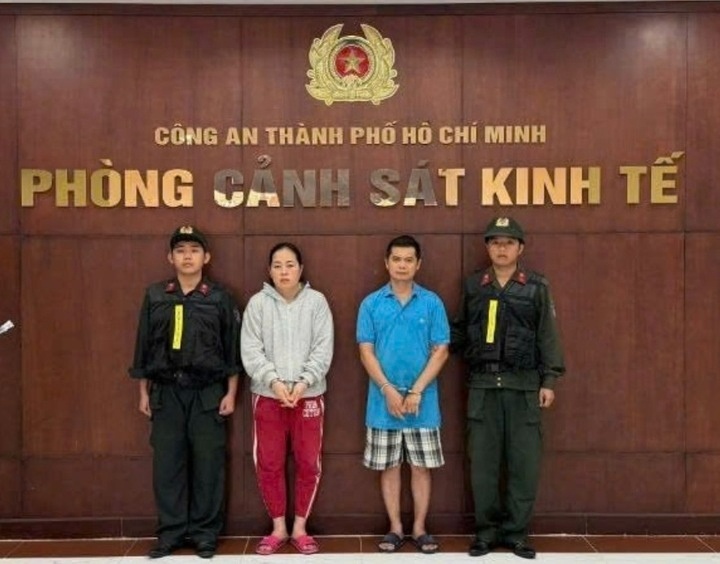 Vo chong san xuat hon 2.800 tan mi tuoi chua han the, thuy tinh long hinh anh