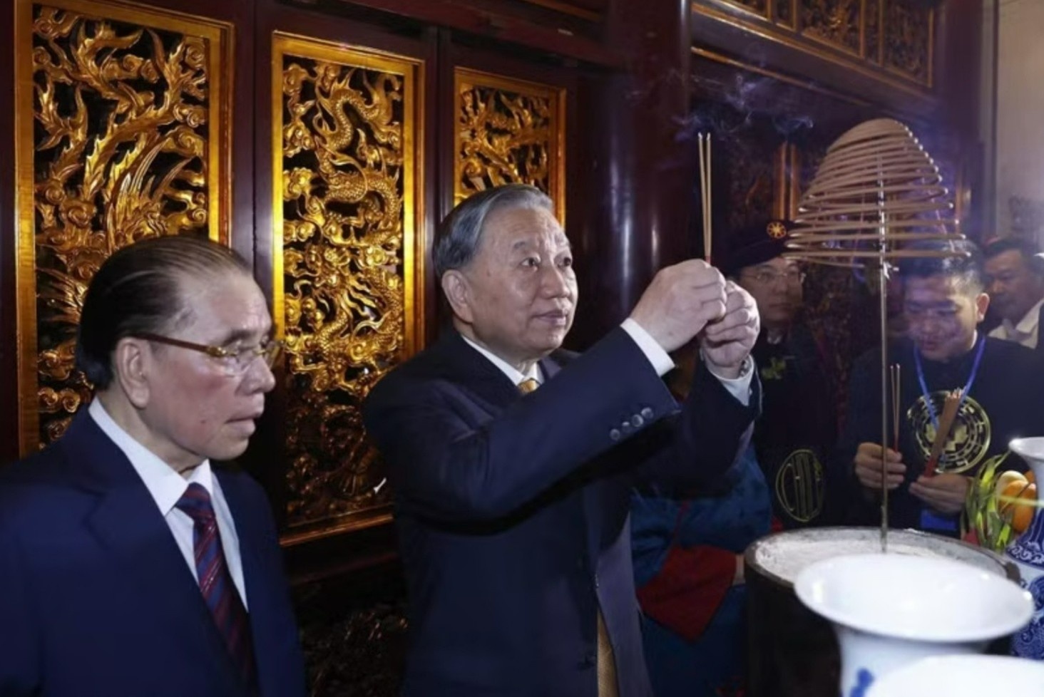 Tong Bi thu, Chu tich nuoc To Lam dang huong tuong niem cac Vua Hung hinh anh