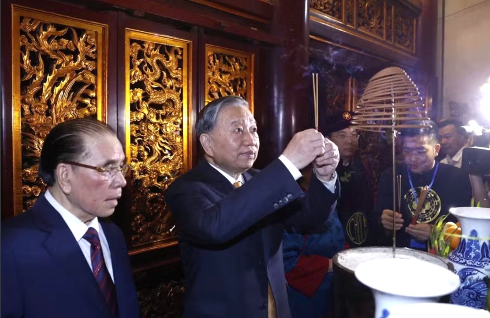 Tong Bi thu, Chu tich nuoc To Lam dang huong tuong niem cac Vua Hung hinh anh