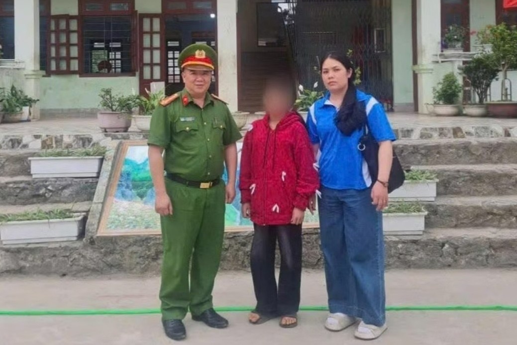 Thieu nu vung cao truoc bua vay cua bay 'viec nhe luong cao' hinh anh