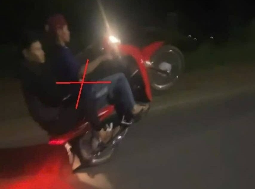 Thanh nien 17 tuoi 'boc dau' xe may dang len mang xa hoi hinh anh