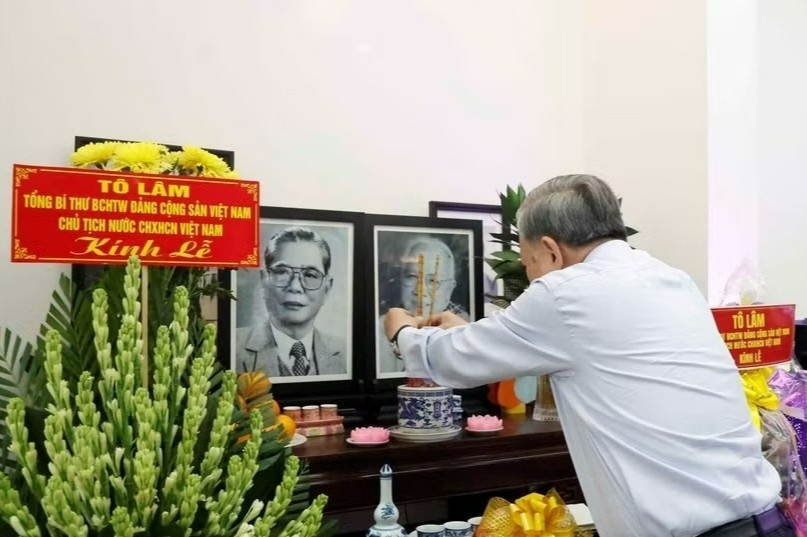 Tong Bi thu, Chu tich nuoc dang huong tuong nho cac lanh dao tien boi hinh anh