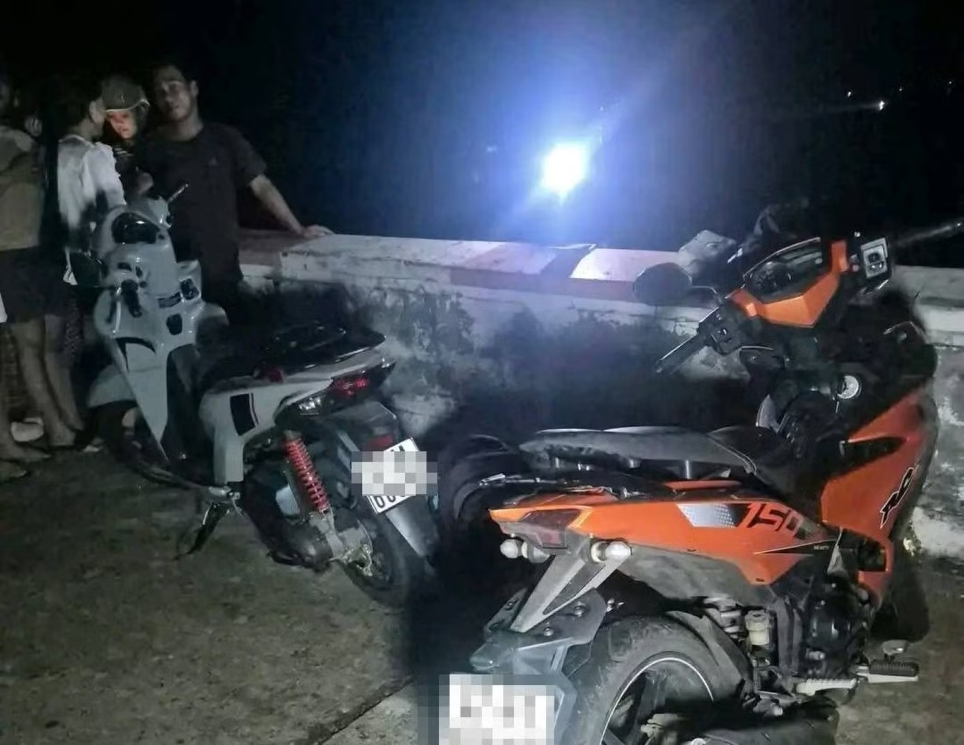 Tin moi vu phat hien thi the doi nam nu duoi ho lon o Dak Lak hinh anh