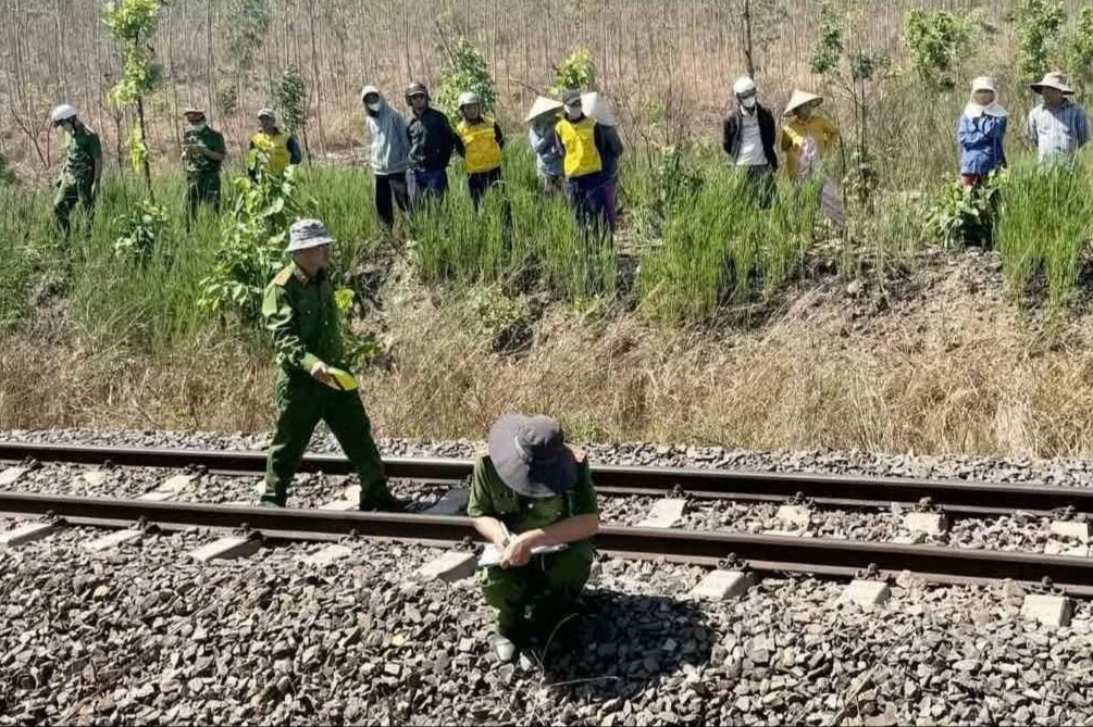 Tau hoa tong tu vong nhan vien tuan duong sat hinh anh