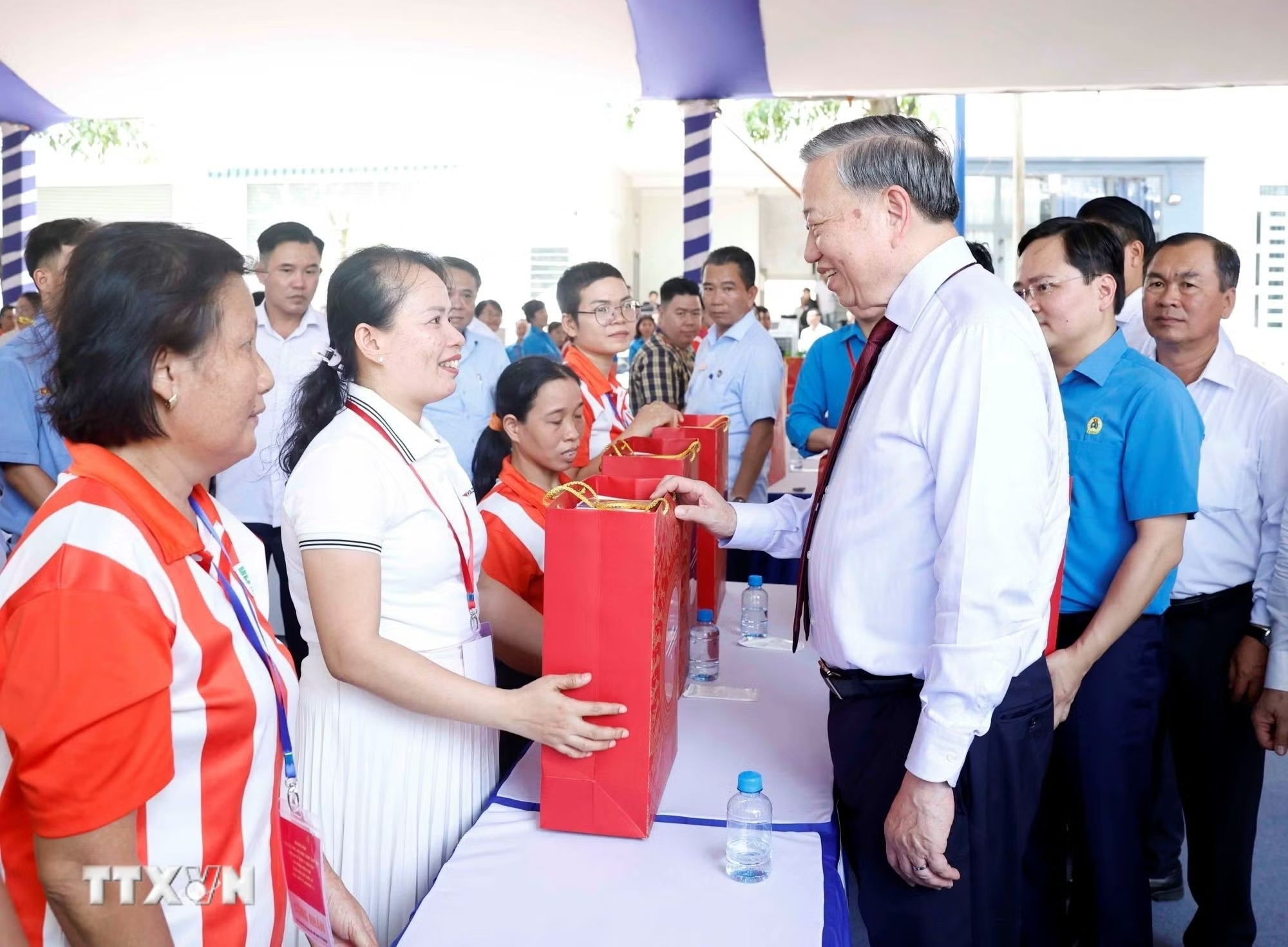 Quoc te lao dong anh 1