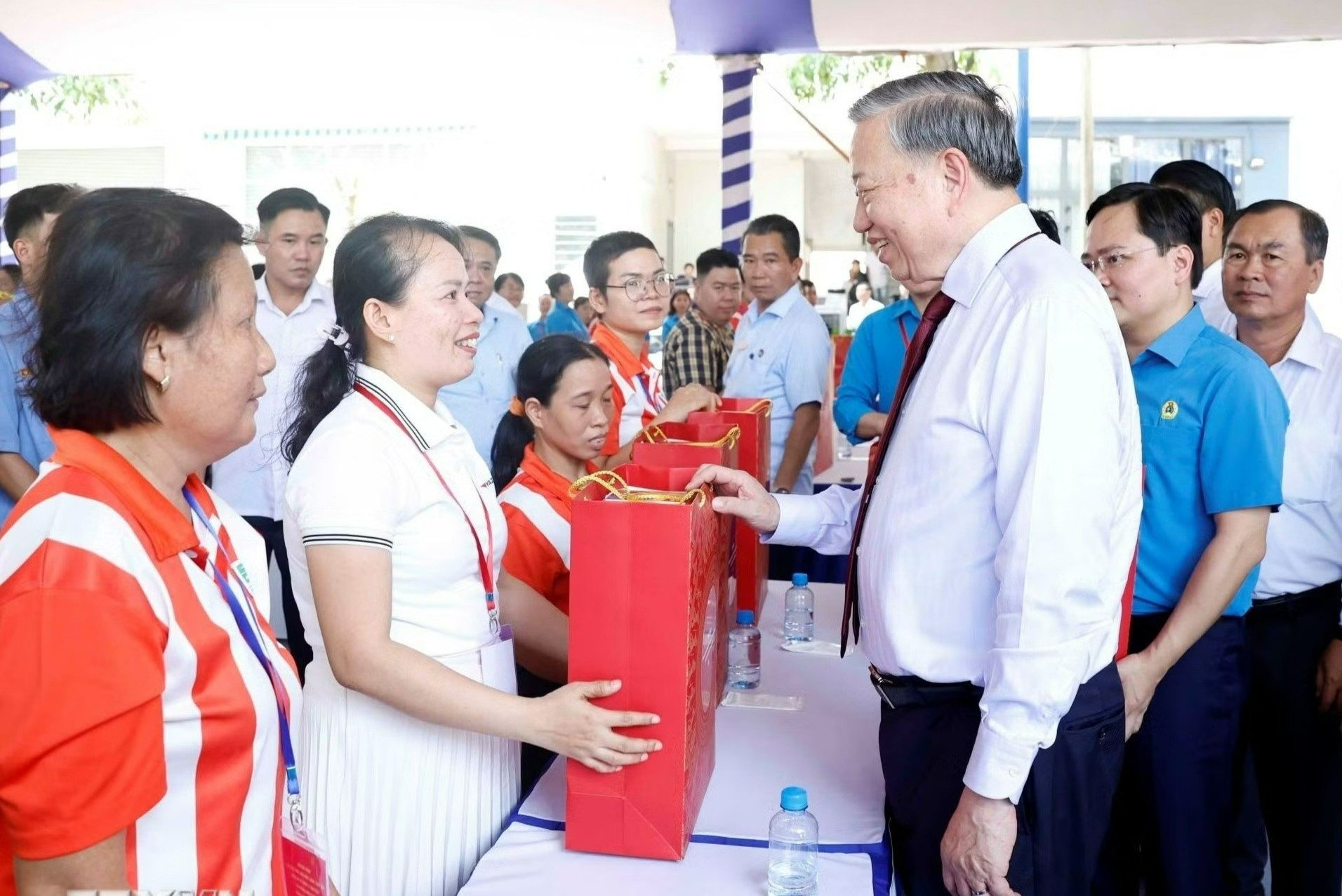 Toan van bai noi chuyen cua Tong Bi thu, Chu tich nuoc voi cong nhan hinh anh