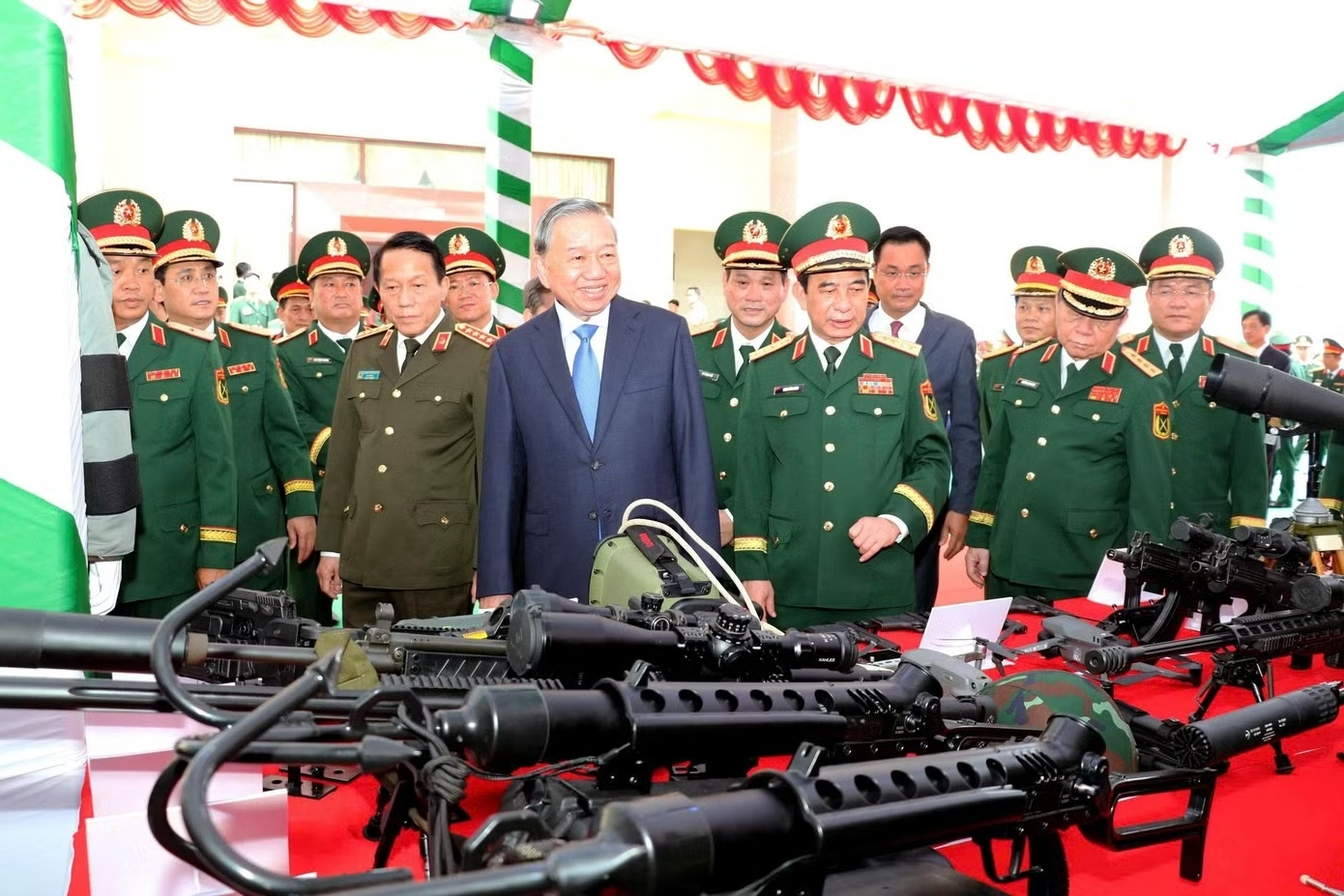 Tong Bi thu, Chu tich nuoc To Lam tham va lam viec tai Quan khu 5 hinh anh