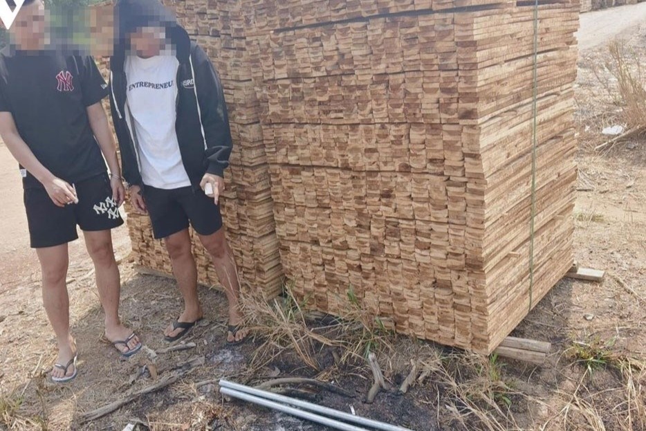 Nhom thanh thieu nien mang hung khi hon chien, 1 nguoi tu vong hinh anh